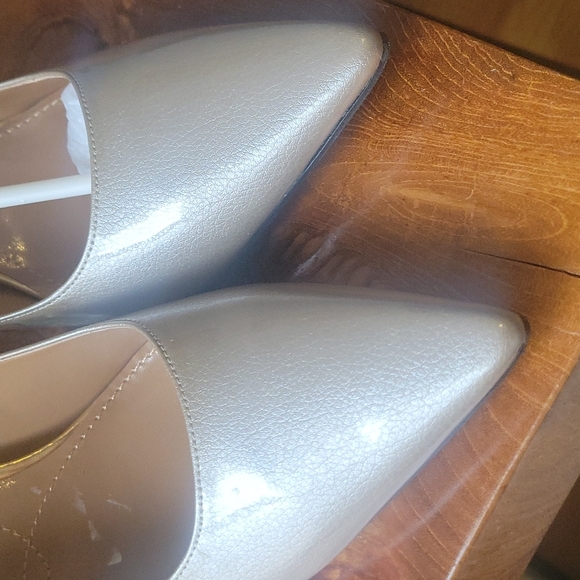 Shoes - Picture 3 of 4